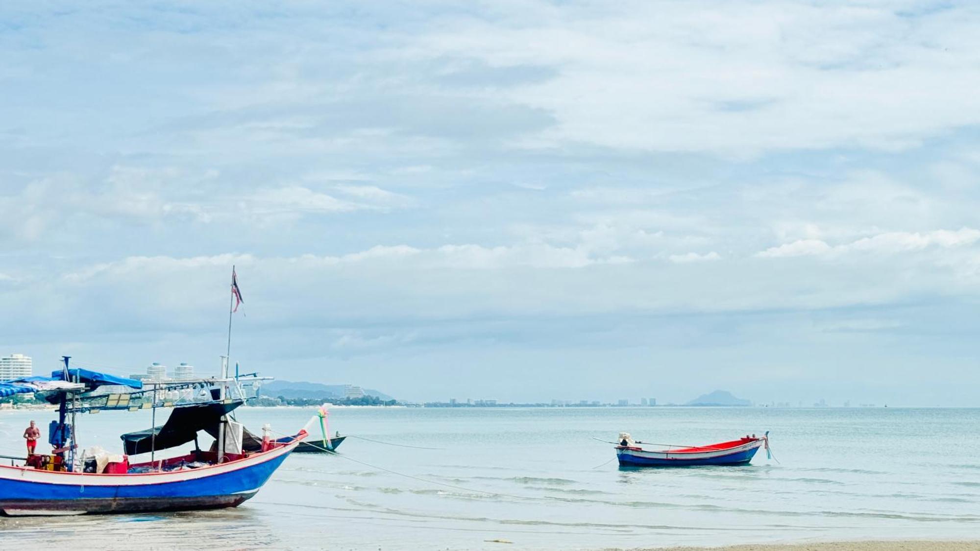 Apartment Sea&mountain View,5 Mins Walk To Famous With King Size Bed *