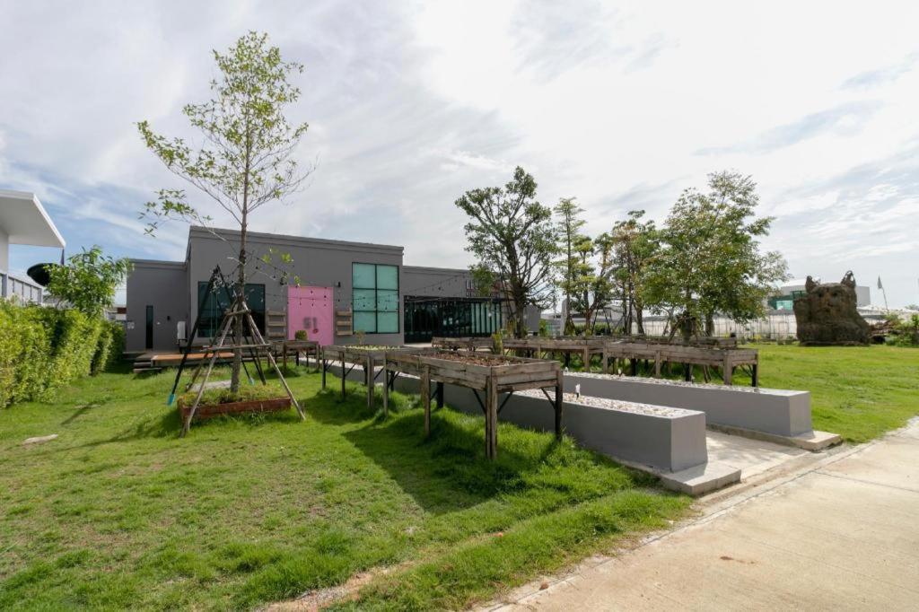 Capital O 1009 Leleaf Valley Pool Hotel 3*