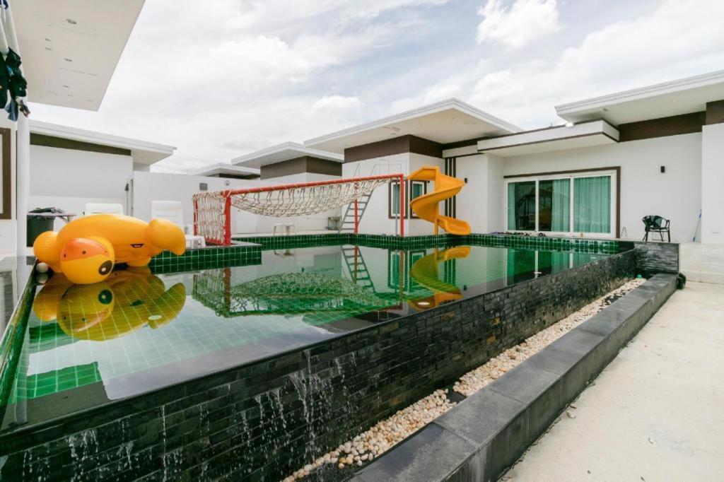 Capital O 1009 Leleaf Valley Pool Hotel