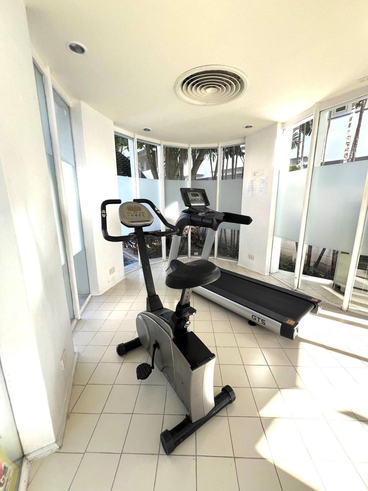 One Bedroom At Main Downtown With 5 Mins Walk To Căn hộ