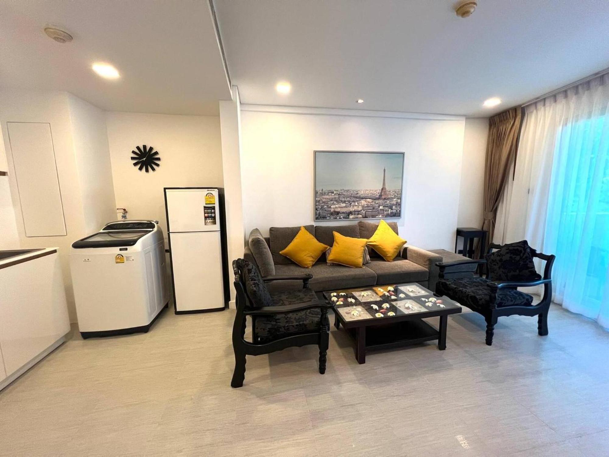 One Bedroom At Main Downtown With 5 Mins Walk To Căn hộ