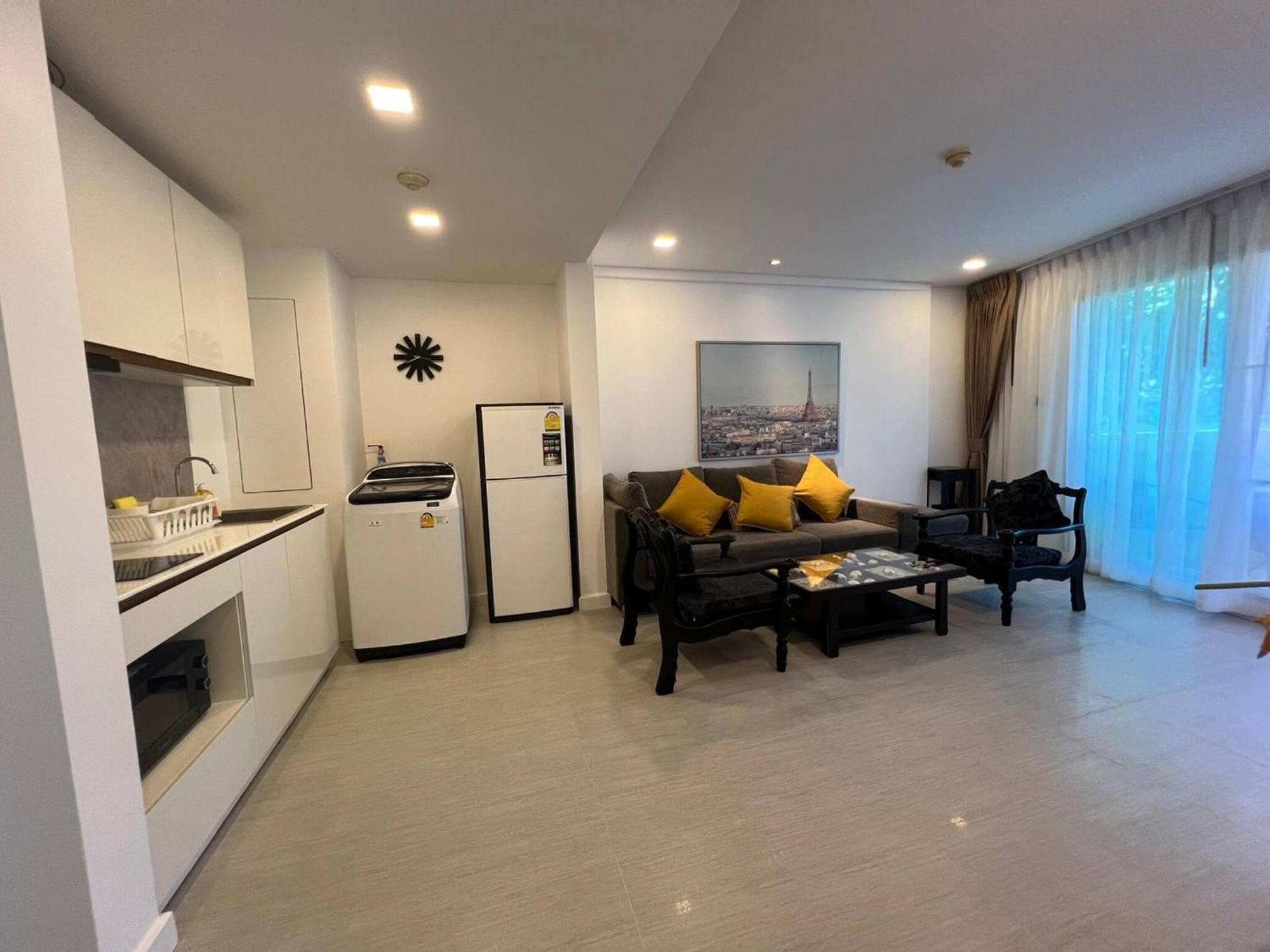 One Bedroom At Main Downtown With 5 Mins Walk To Căn hộ *