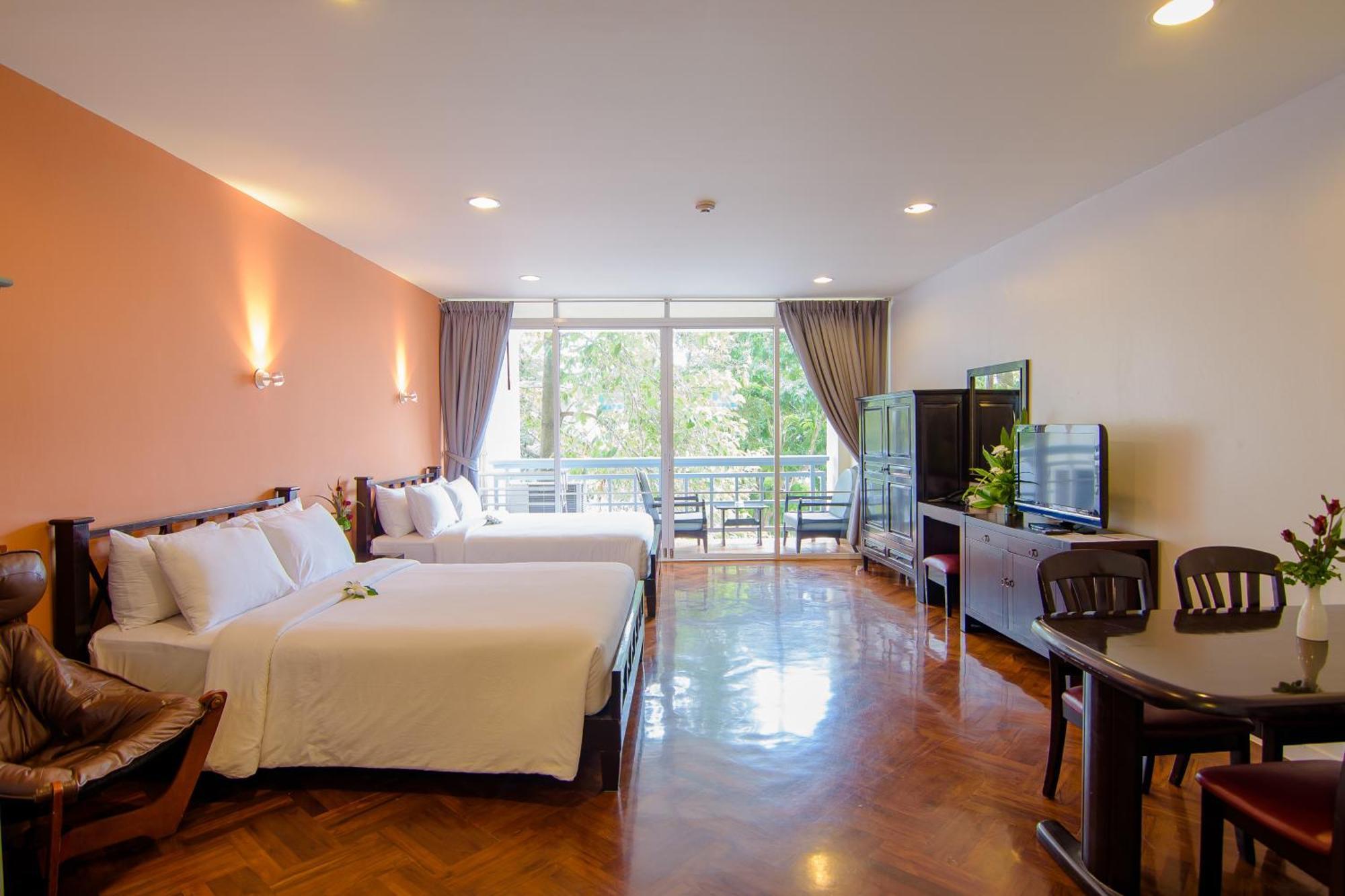 Chom View Hotel, Hotel