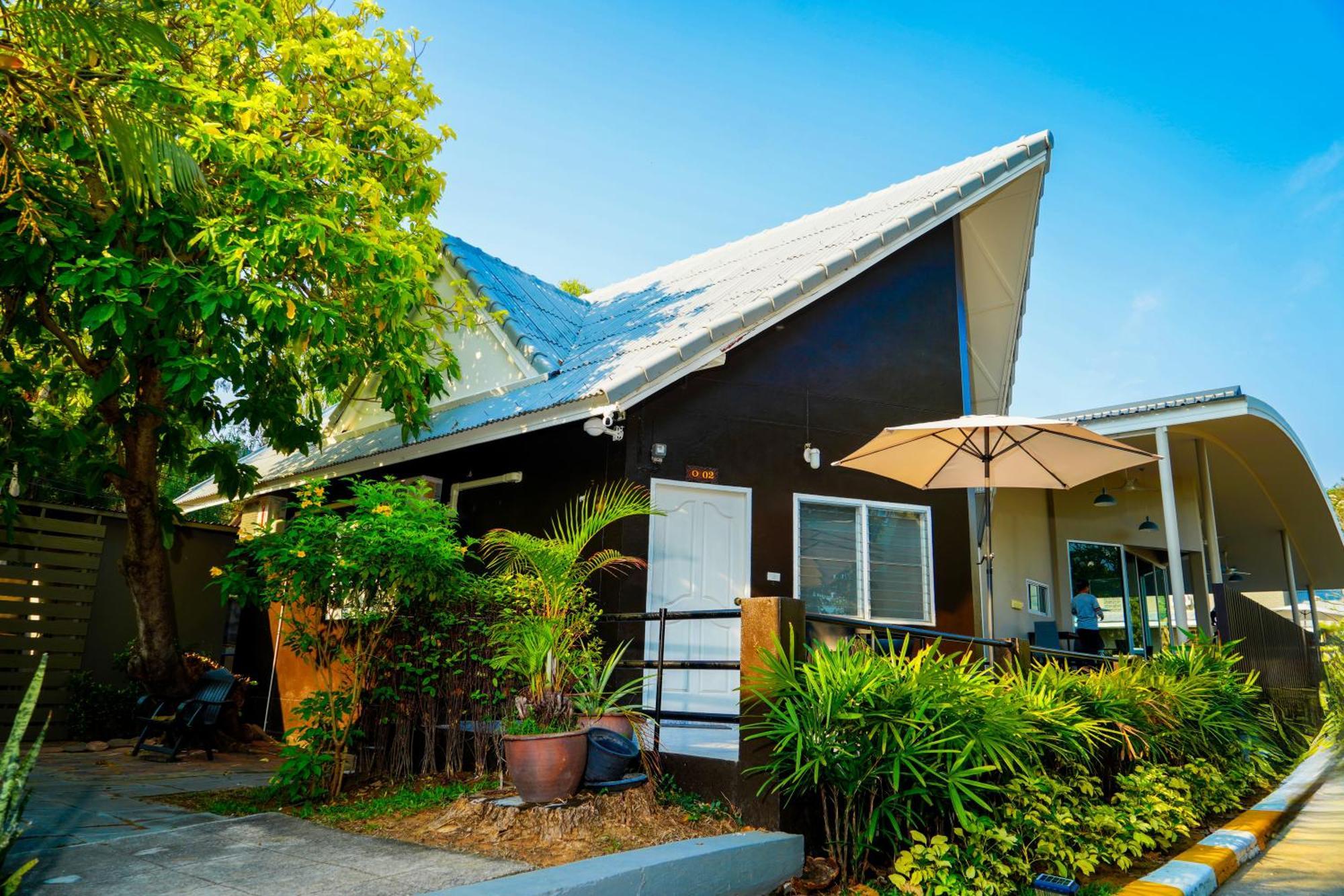 Luna Hut Hua Hin