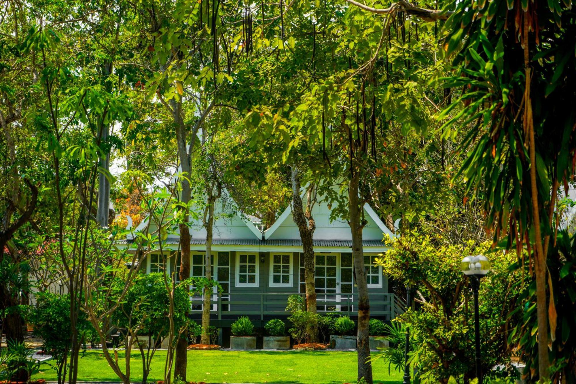Resort Luna Hut Hua Hin