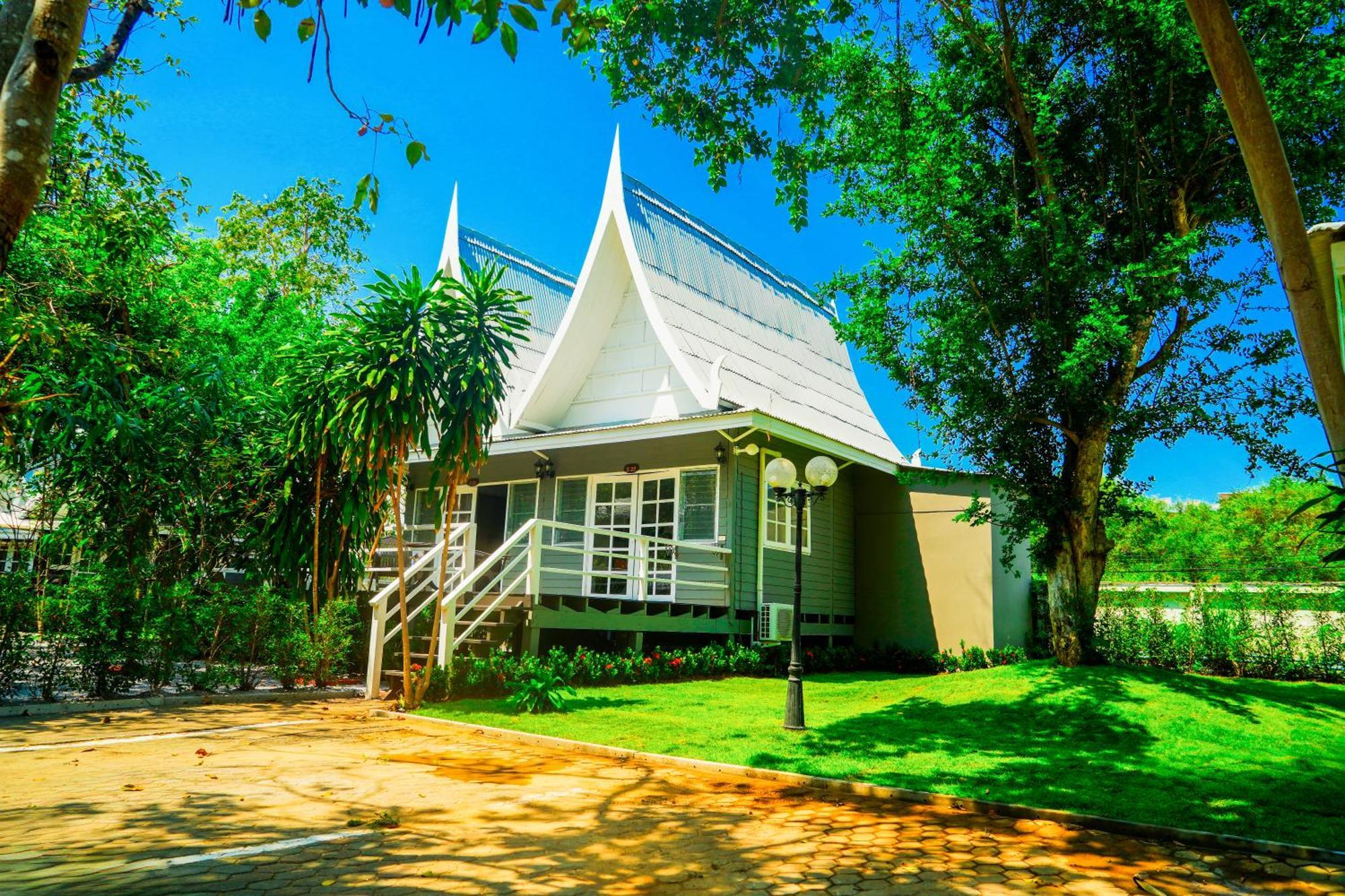 Resort Luna Hut
