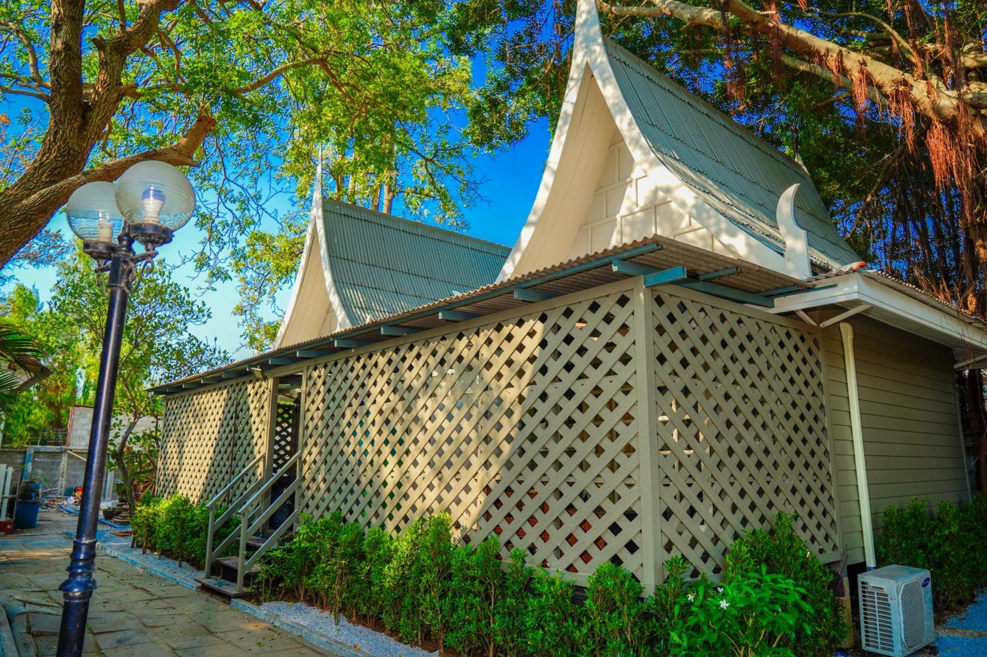 Luna Hut Resort Hua Hin