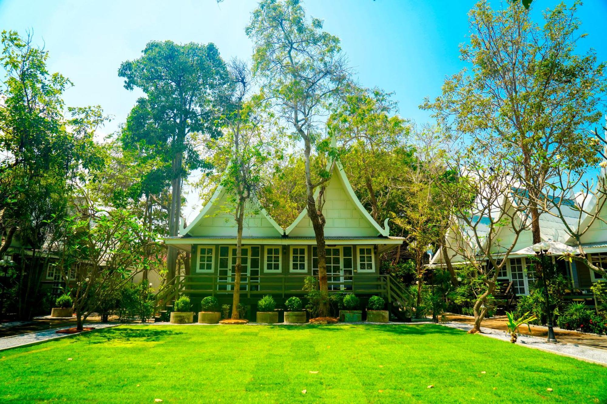 Luna Hut Resort Hua Hin