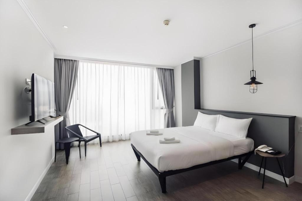 The Corner 3*