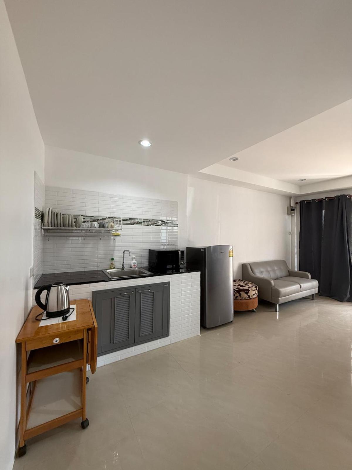 Modern Getaway In The Apartment *