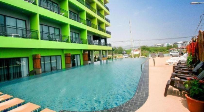Hotel Bullkool Pool