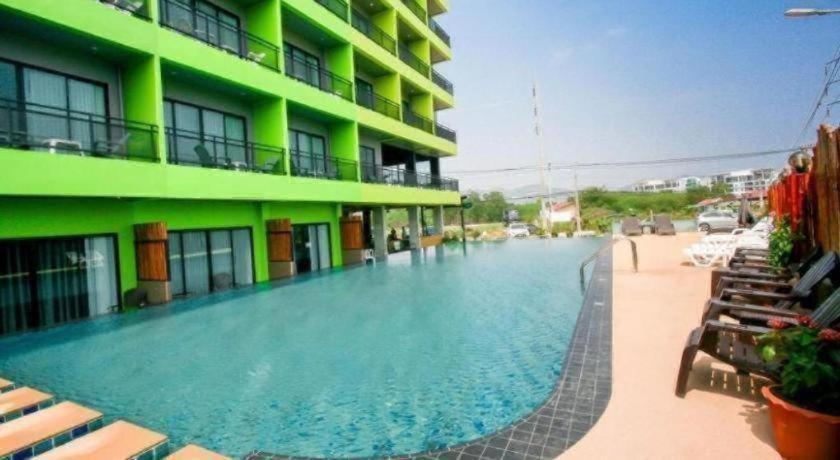 Hotel Bullkool Pool Hua Hin