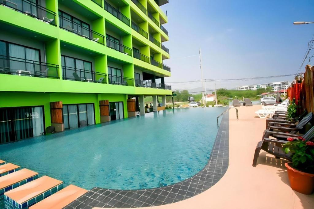 Hotel Bullkool Pool Hua Hin