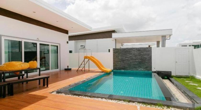 Capital O 1009 Leleaf Valley Pool Hotel