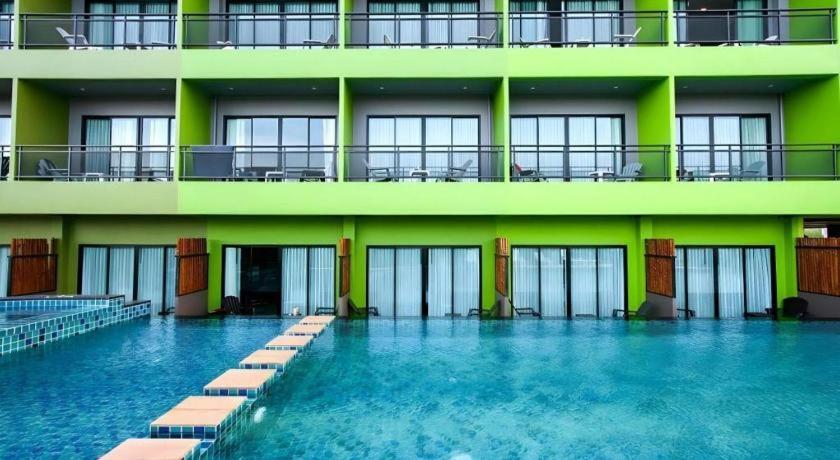Bullkool Pool Hotel 3*