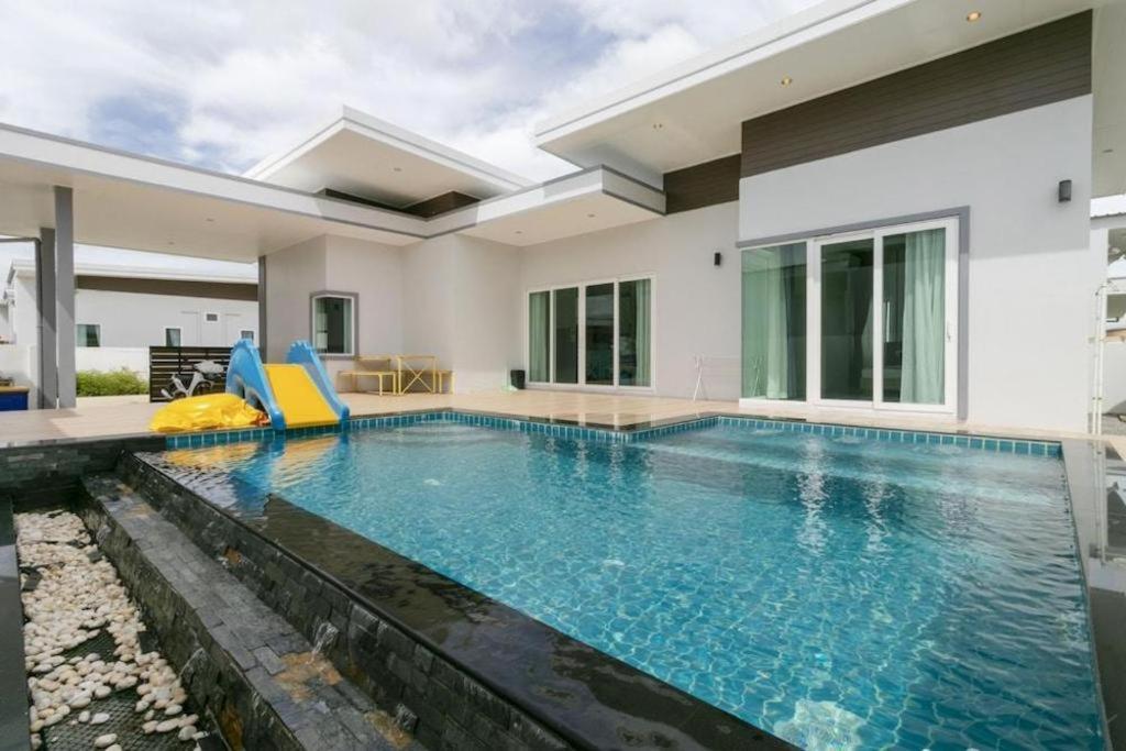 Capital O 1009 Leleaf Valley Pool 3*