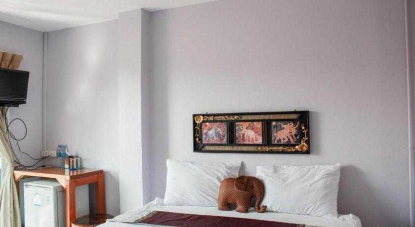 Baan Taklom Chomtalay Hotel