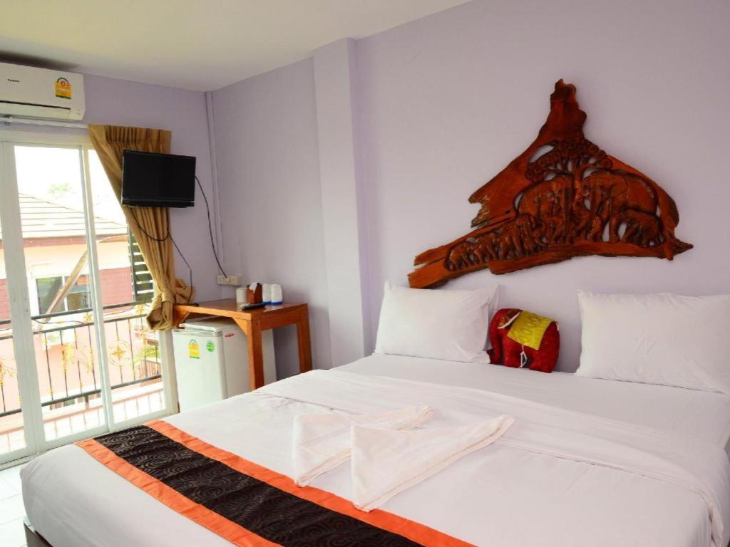 Baan Taklom Chomtalay Hotel