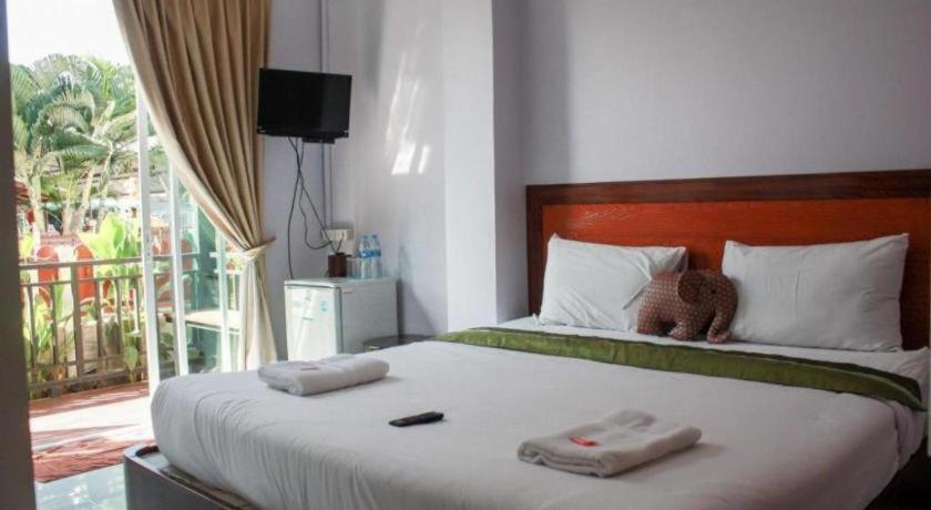 Baan Taklom Chomtalay Hotel 2*