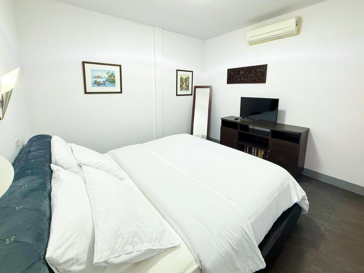 Tropical 2 Bedroom Pool House In Location Apartment
