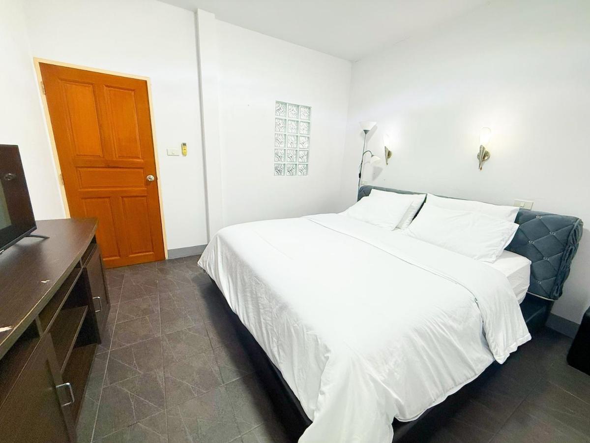 Tropical 2 Bedroom Pool House In Location *