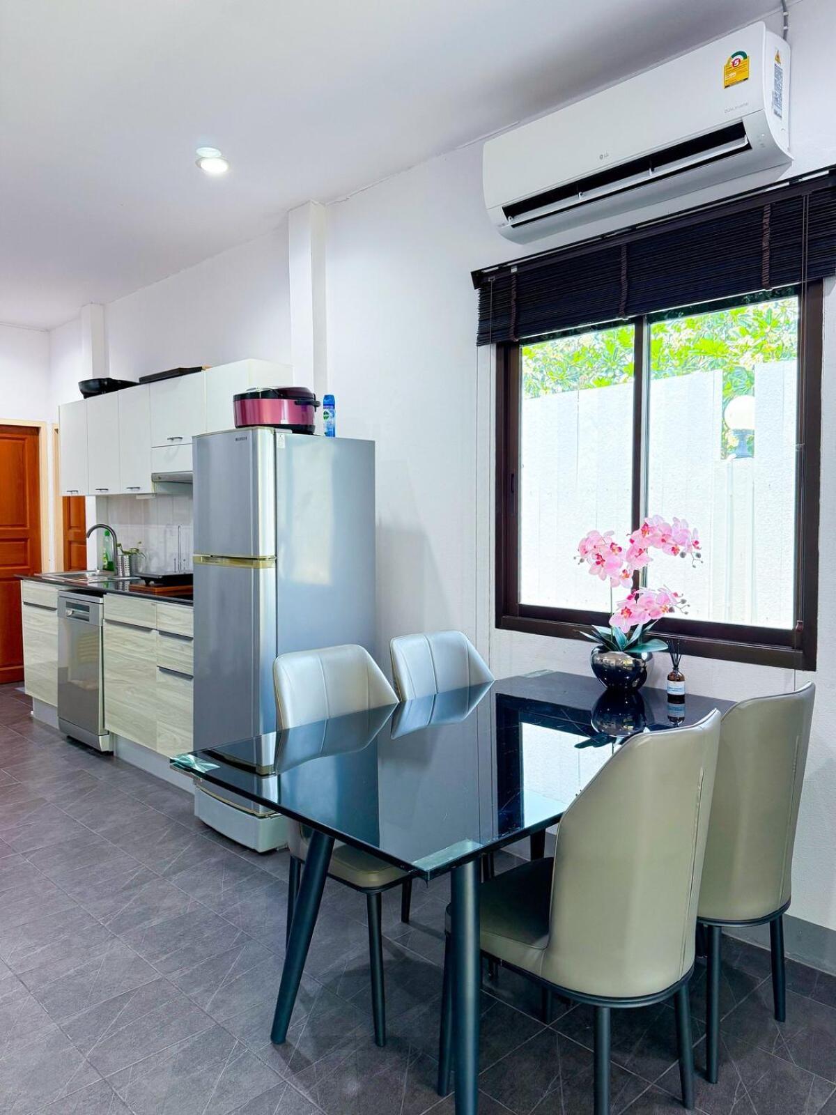 Tropical 2 Bedroom Pool House In Location *