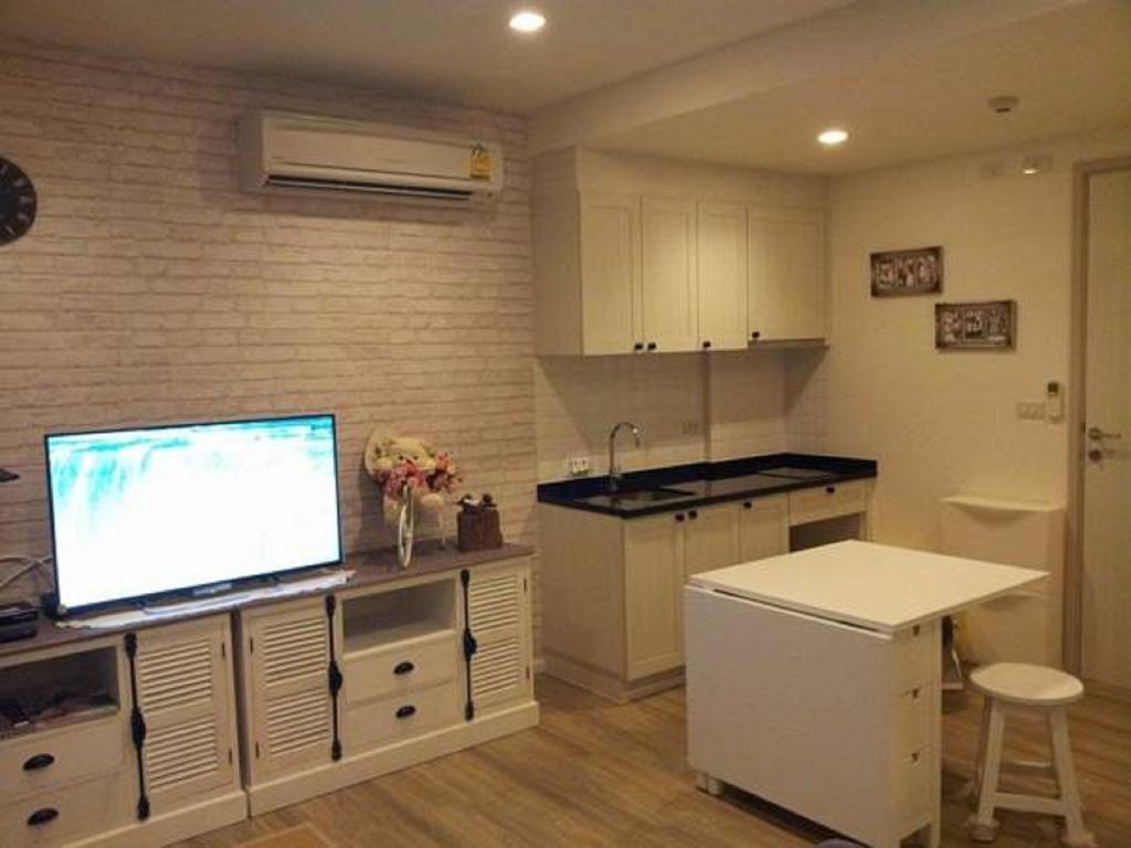Apartment Summer By Sirirat