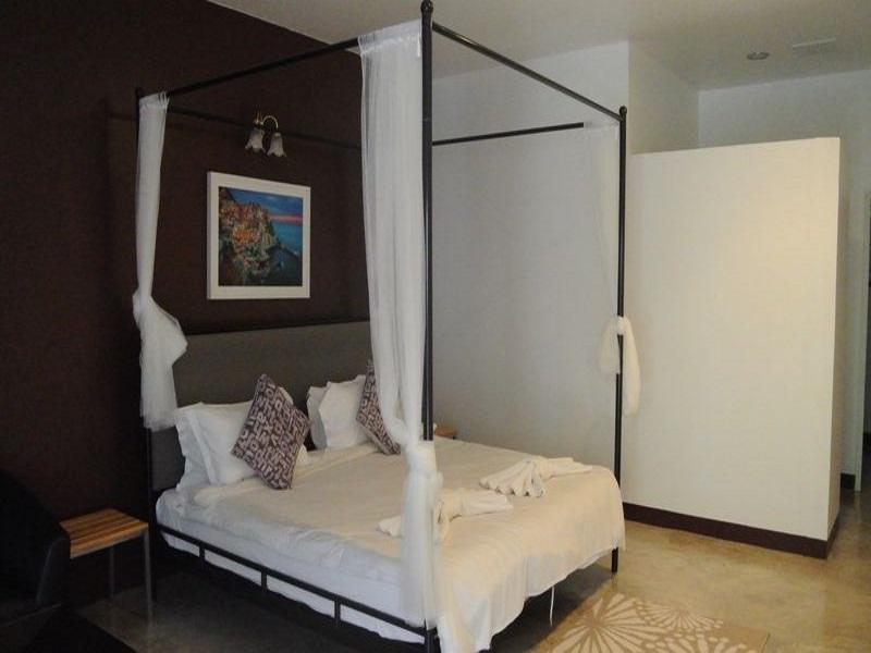 N.p. House 2*