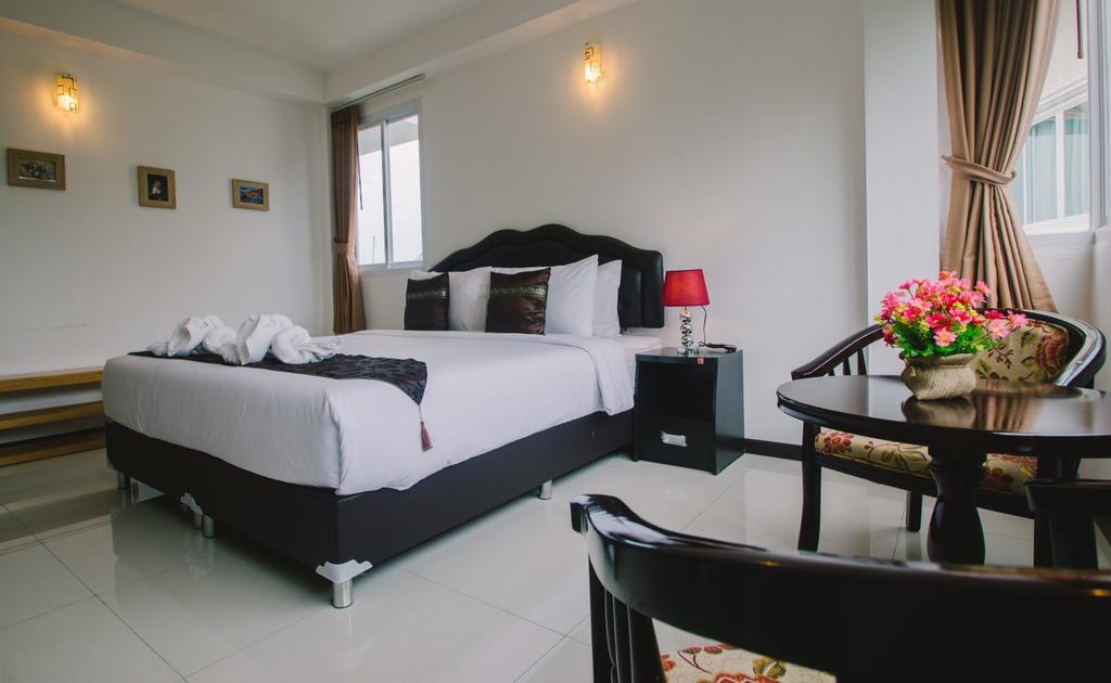 Th Hotel HHQ