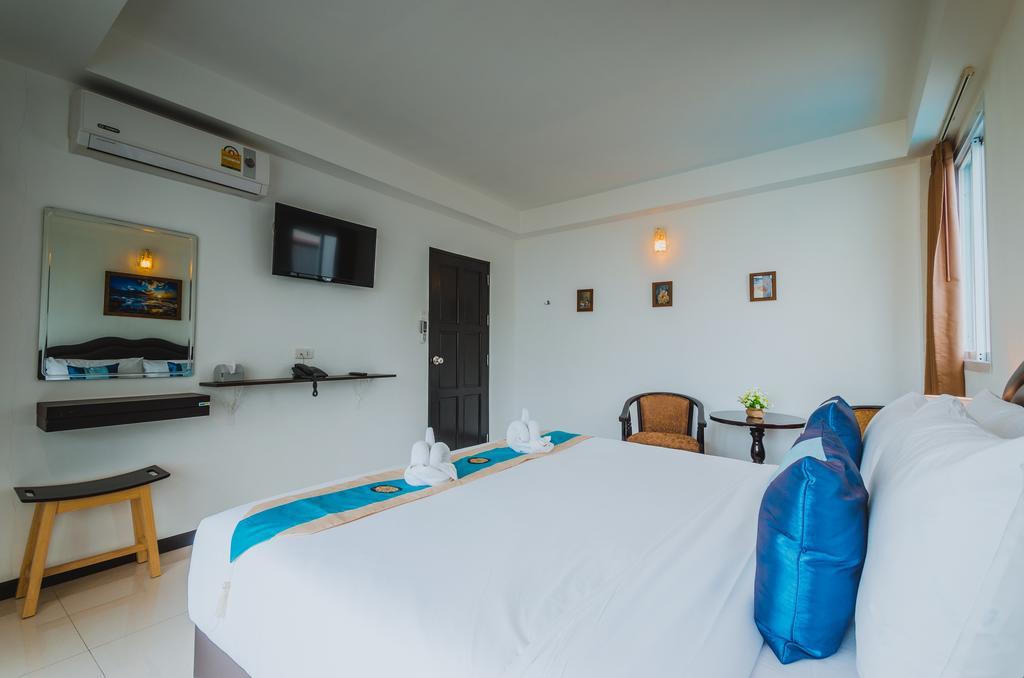 Th Hotel HHQ