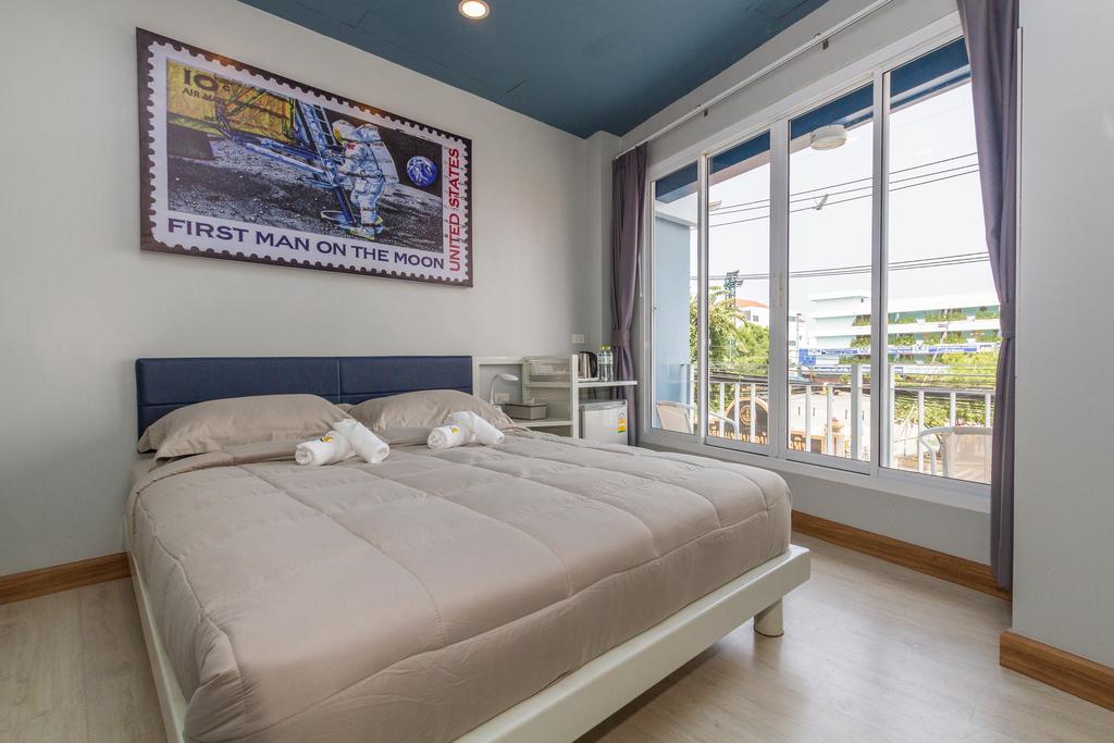 The Moon Hostel Hua Hin