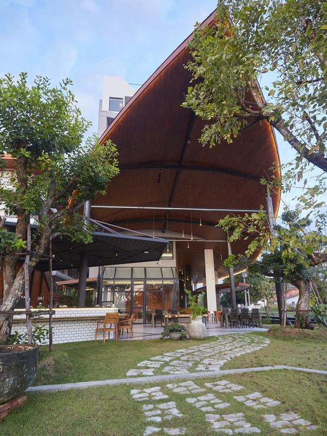 Whale - Sha Hotel Hua Hin