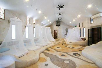 Hotel Naidee Sculptured Huts 2*