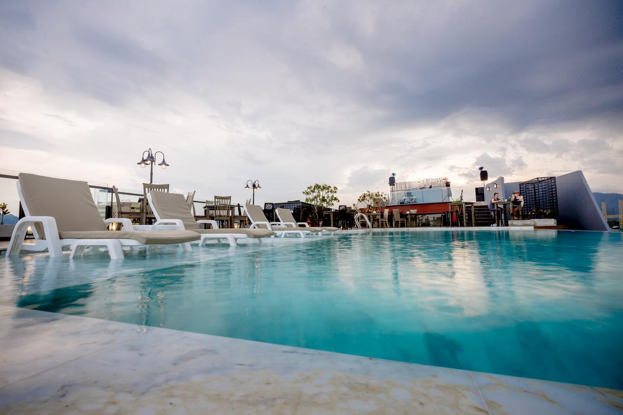 Whale - Sha Hotel Hua Hin