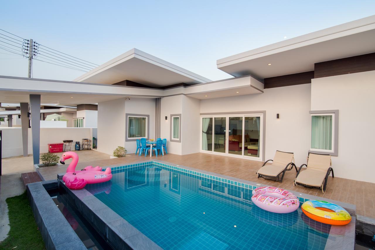 Le Leaf Pool 11