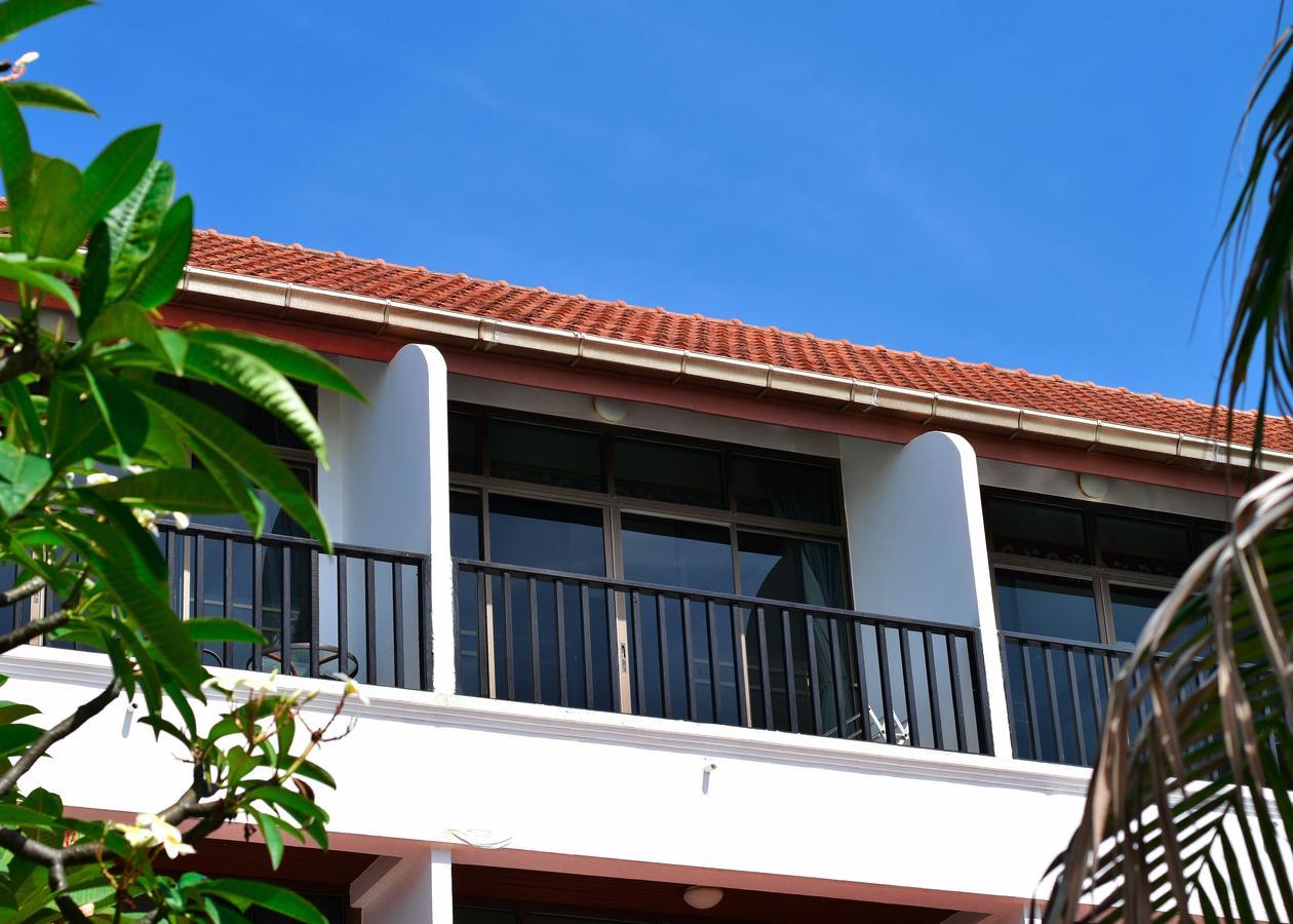 Hotel Sea Memories White