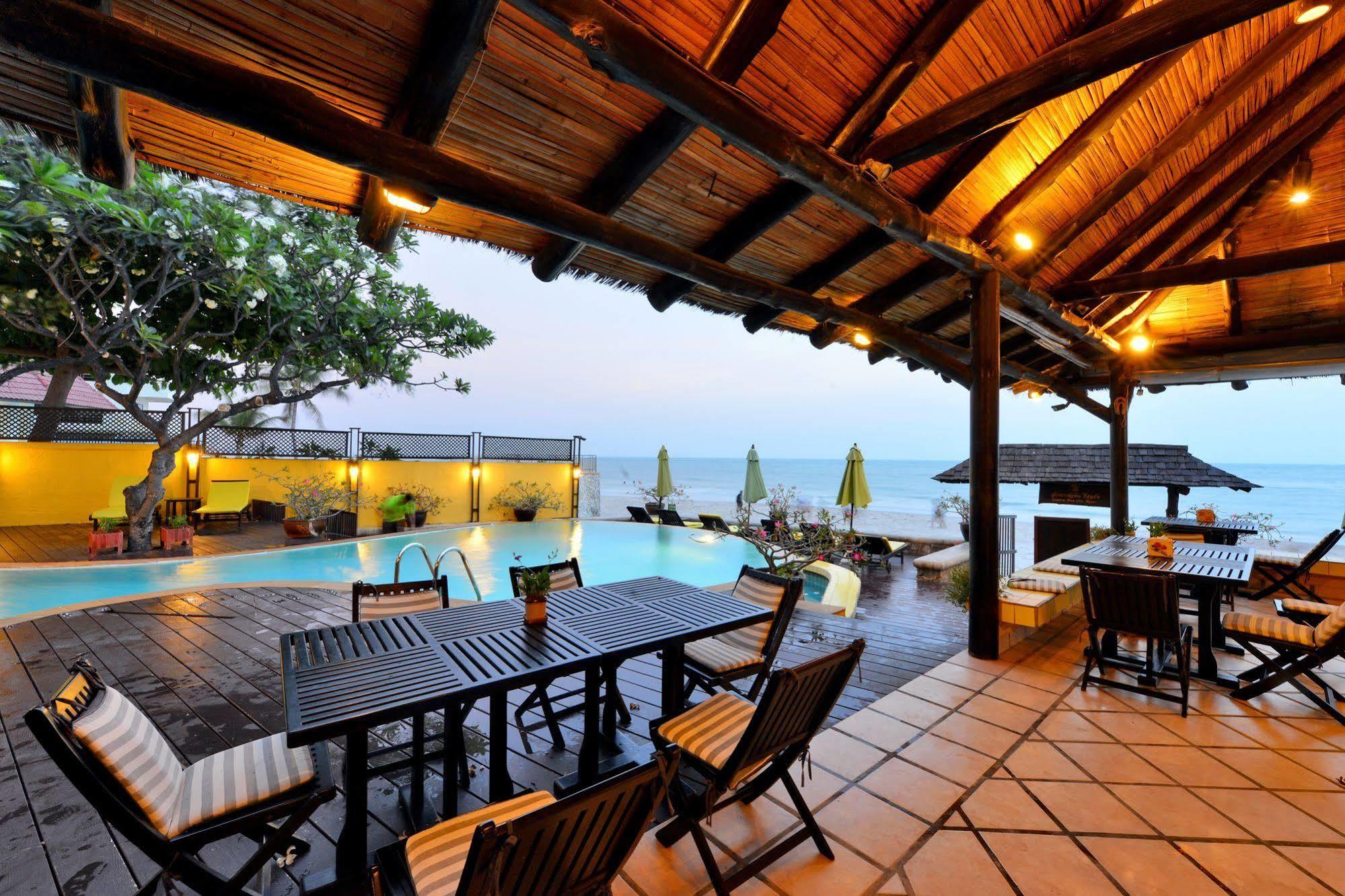 Davinia Hua Hin