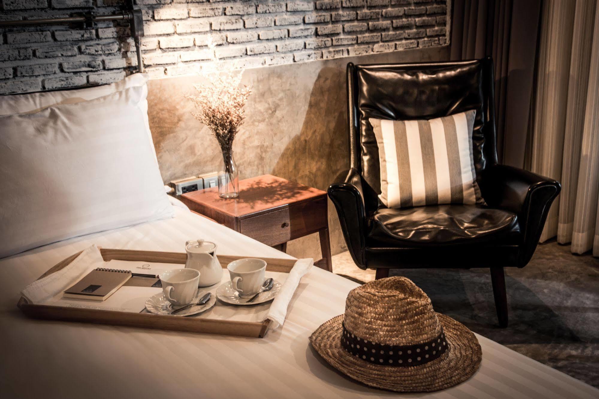 Hotel The Restro