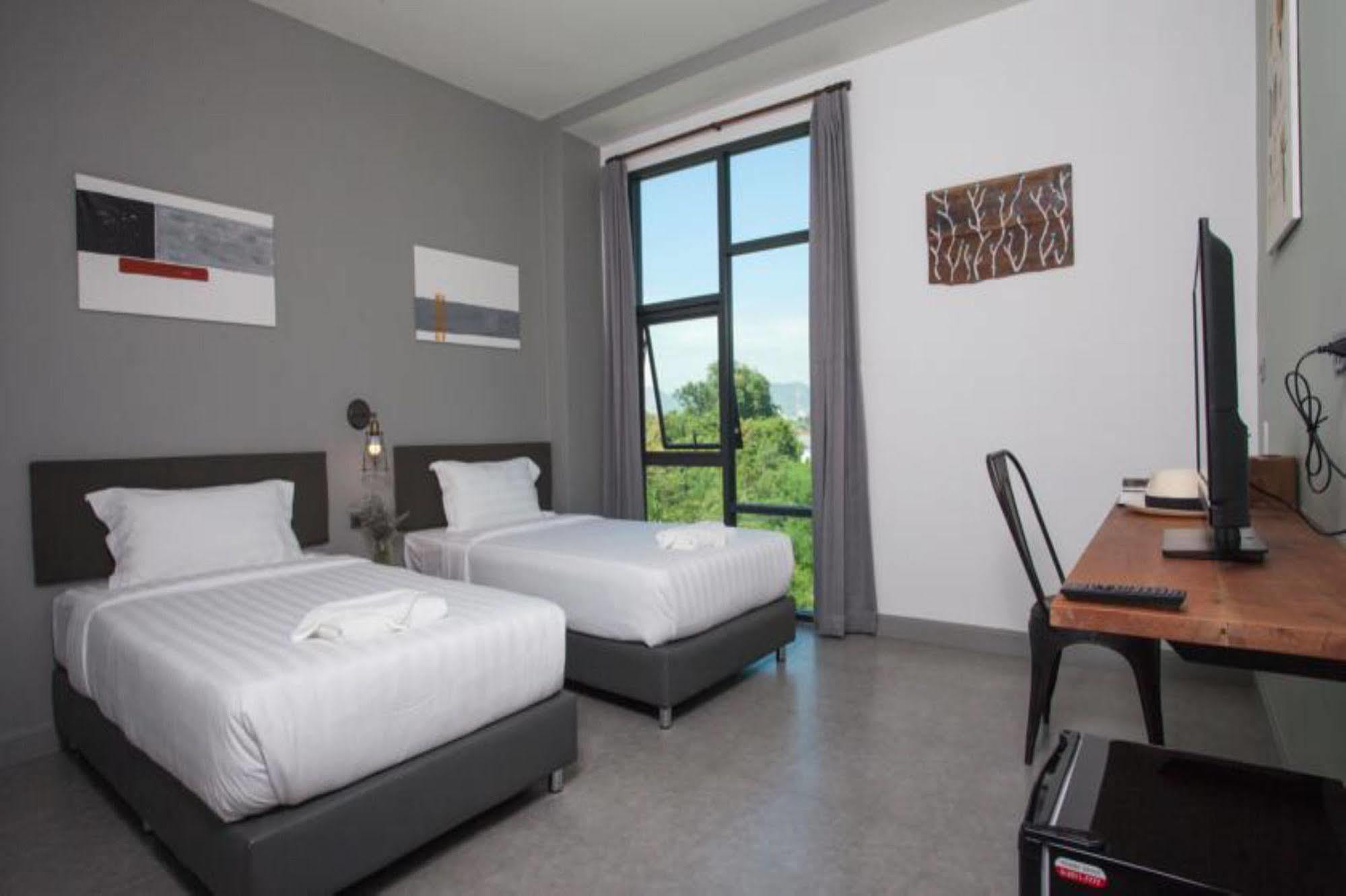 Stone Head Hotel 2*