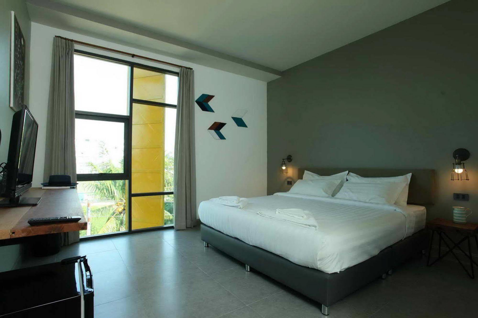 Stone Head Hotel 2*