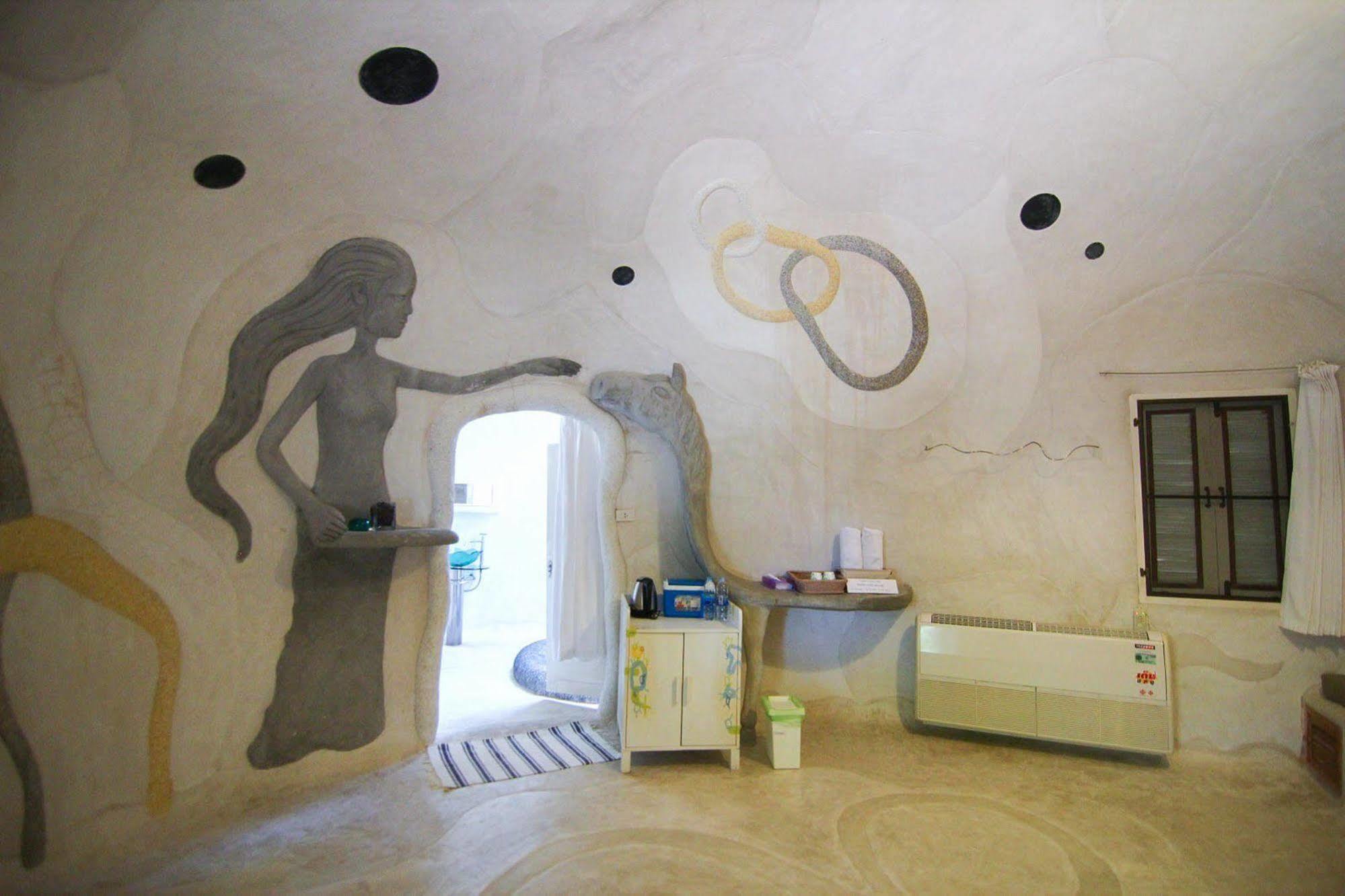 Naidee Sculptured Huts Hotel Hua Hin