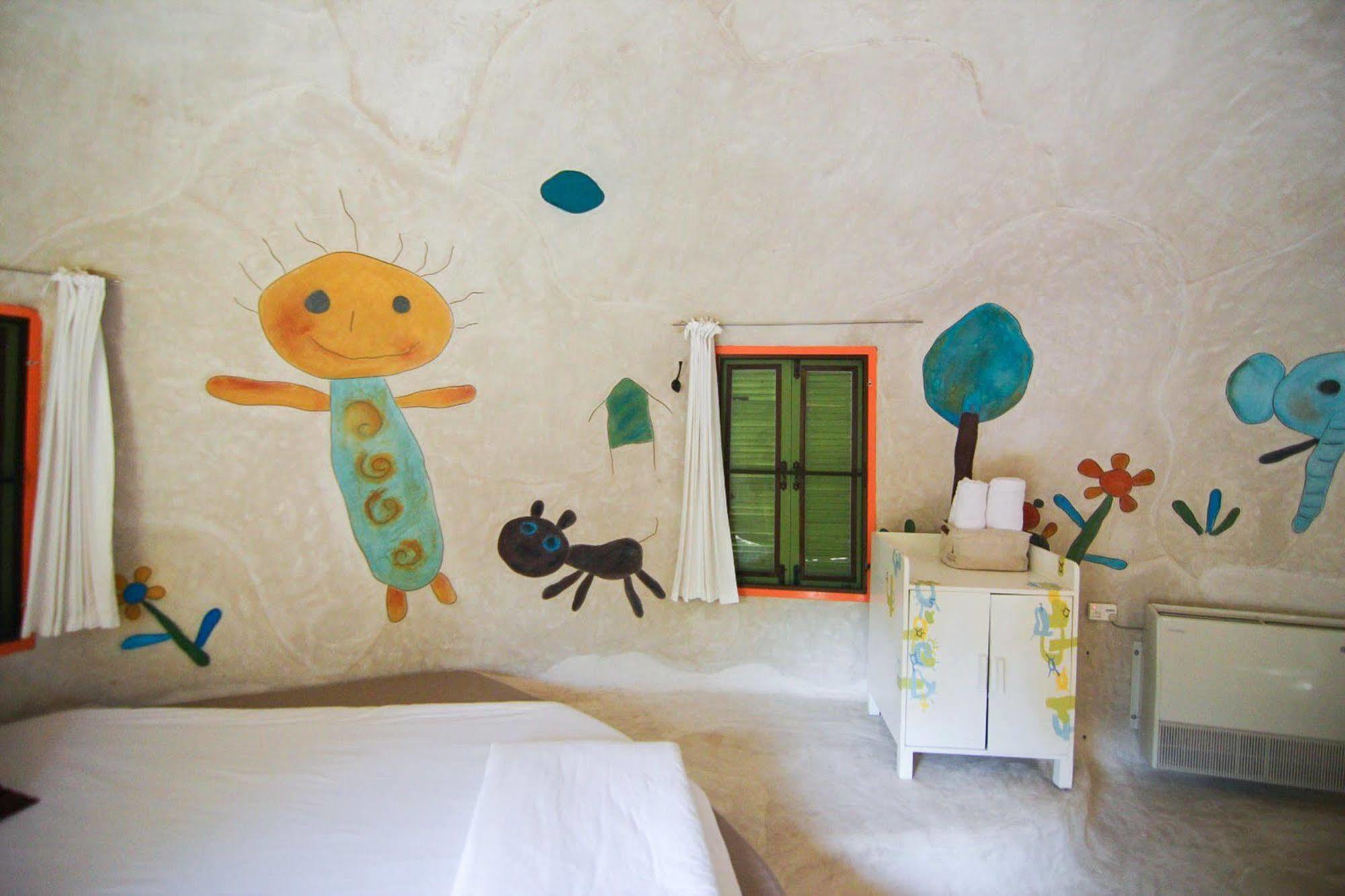 Hotel Naidee Sculptured Huts 2*