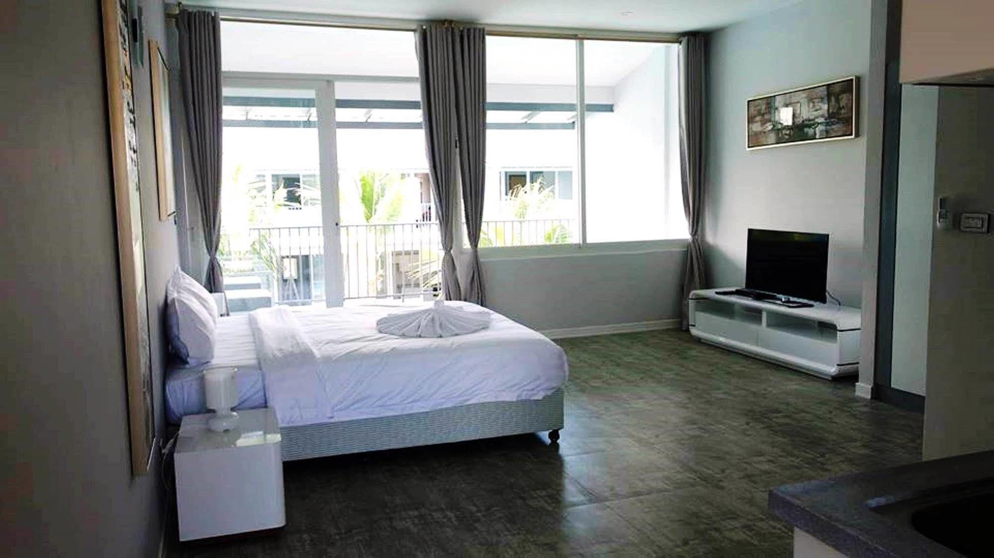 Lotus & Hua Hin