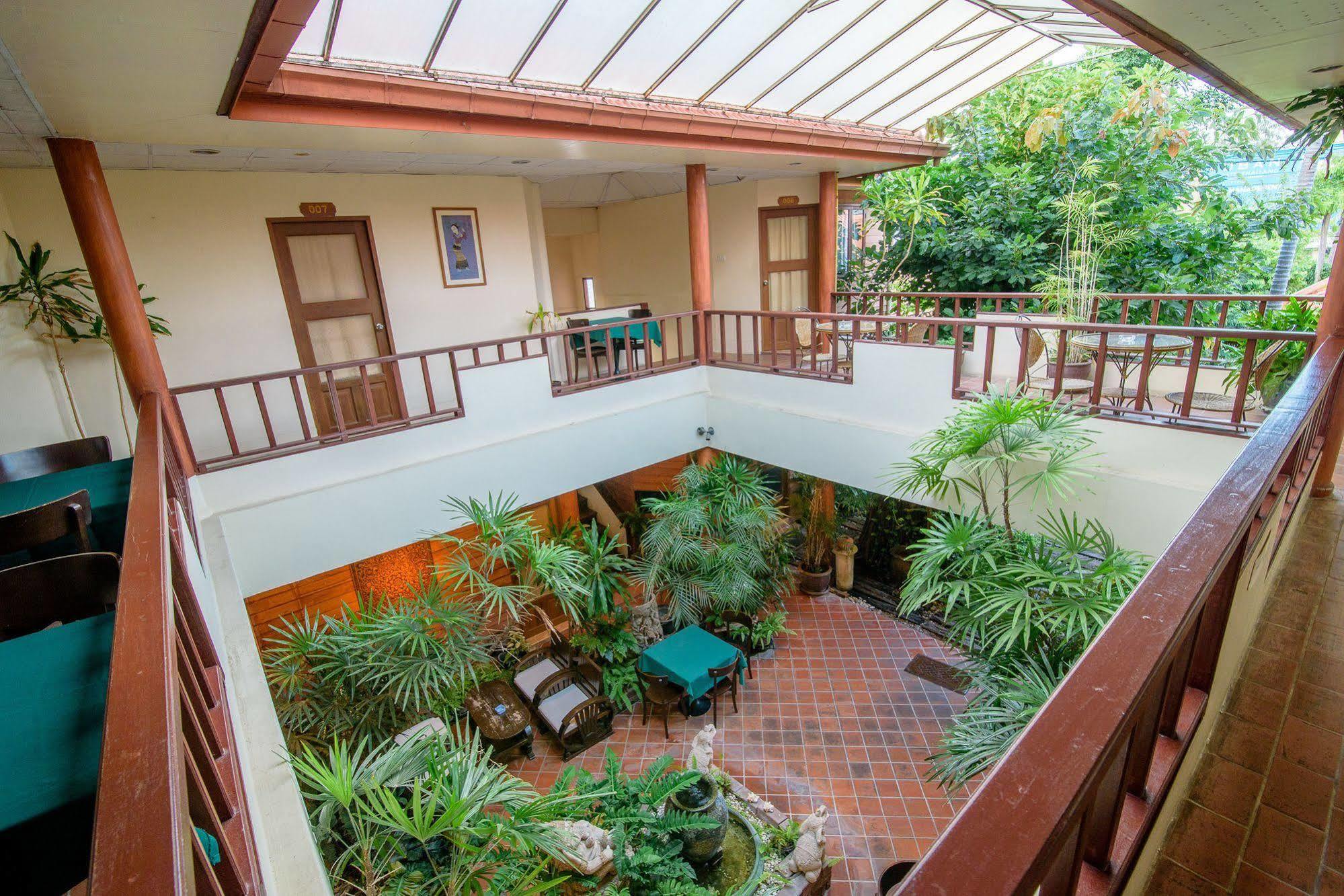 Baan Khachathong Hotel 2*