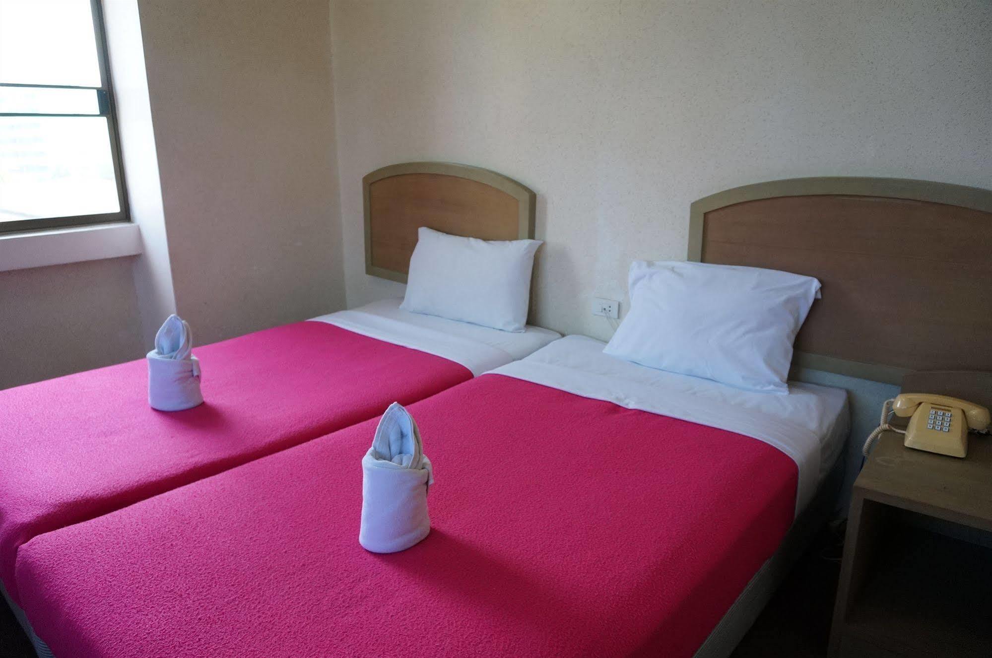 Hotel Baan Warddaw 2*