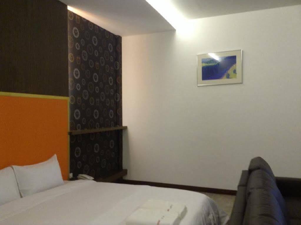 Oyo 446 Get Link Hip Hotel 2*