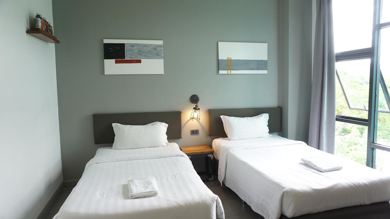 Hotel Stone Head