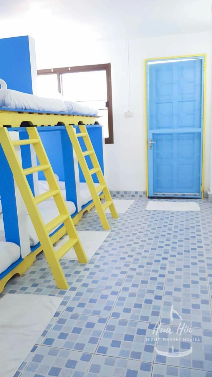 Night Market Hostel *