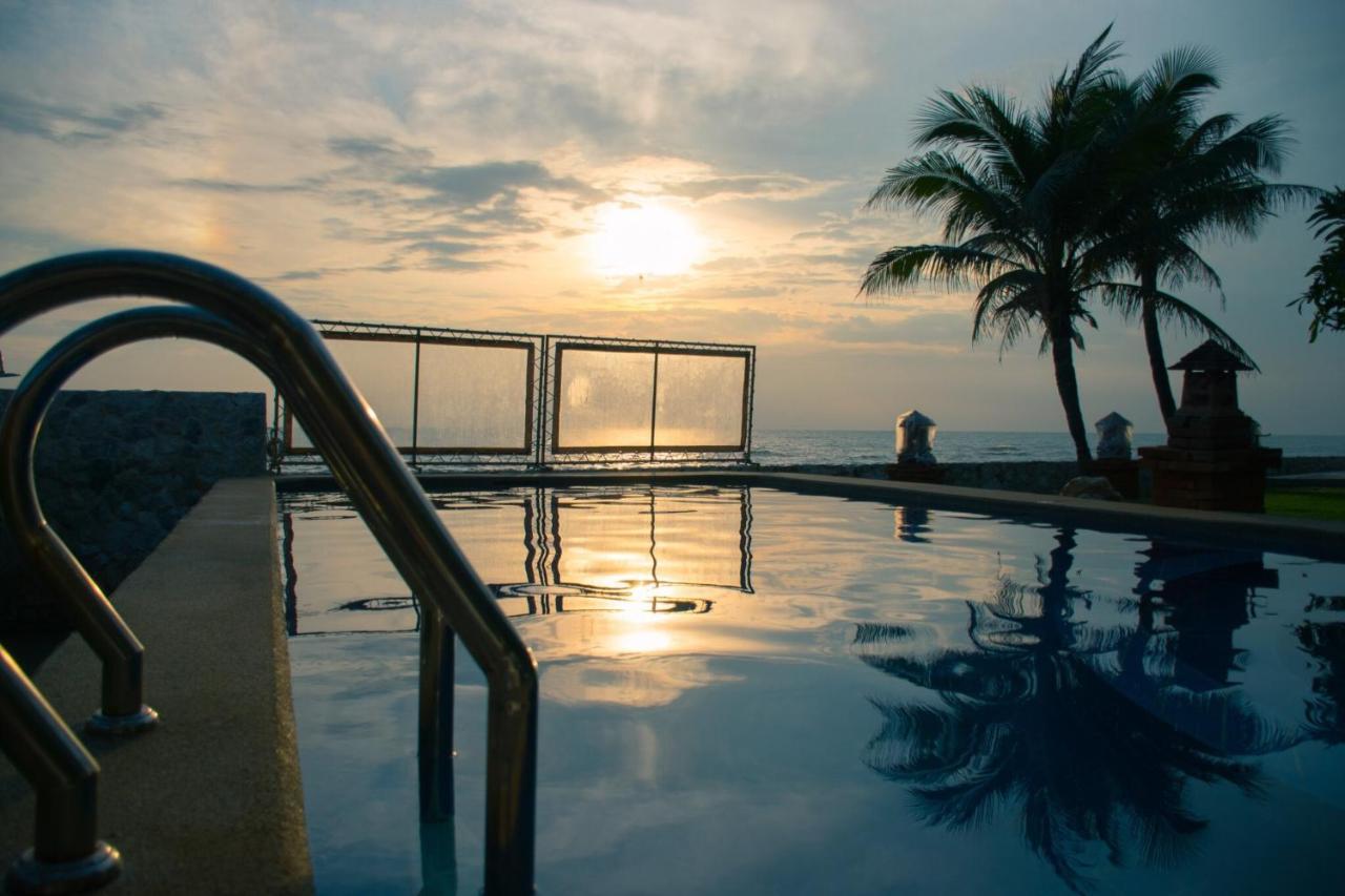 Sea Memories White Hotel