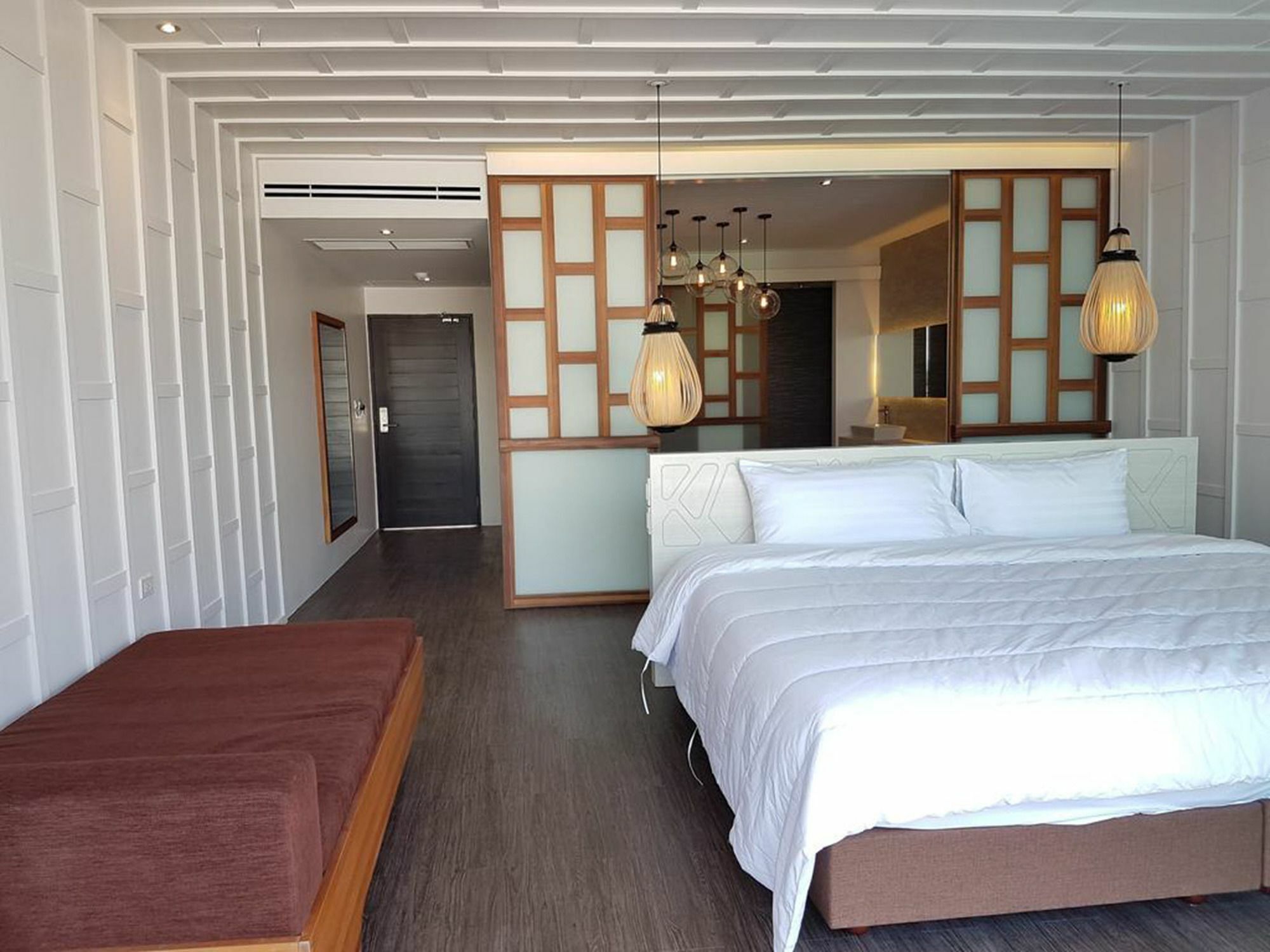Hotel Whale - Sha 4*
